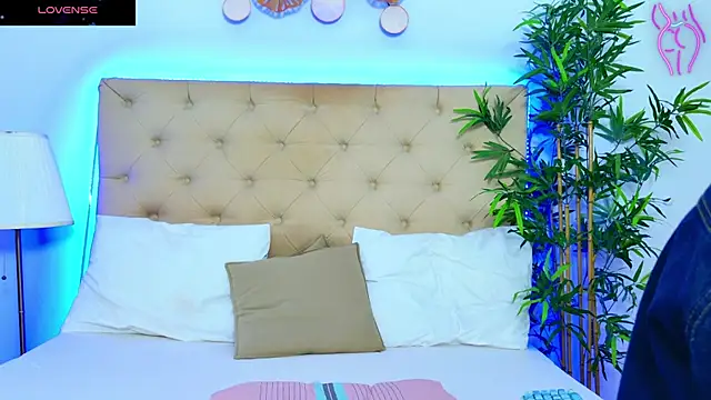 DaliyaArabian online show from September 2025 12:15:02 PM