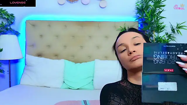 Snapshot of DaliyaArabian chatting on January 2026 01:05:02 PM DaliyaArabian online show from January 2026 01:05:02 PM