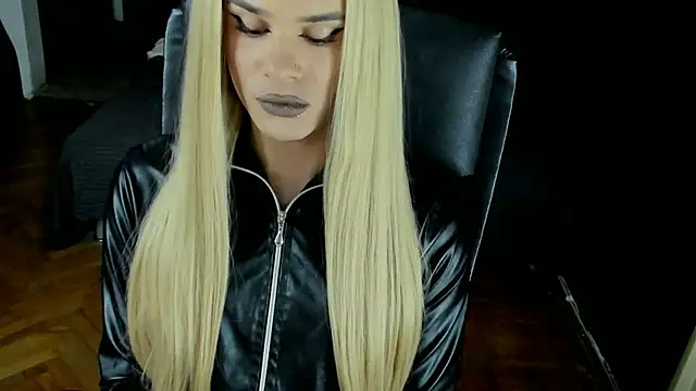 Snapshot of EvelynLexy chatting on September 2025 05:18:02 PM EvelynLexy online show from September 2025 05:18:02 PM