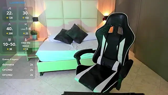 Snapshot of caro03x chatting on March 2025 05:41:02 AM caro03x online show from March 2025 05:41:02 AM