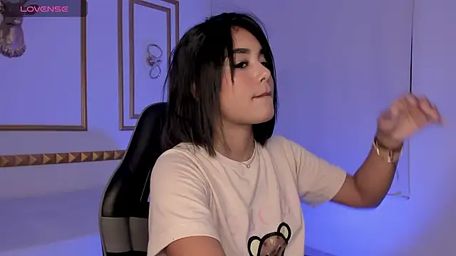 Snapshot of caro03x chatting on October 2025 02:13:01 AM caro03x online show from October 2025 02:13:01 AM