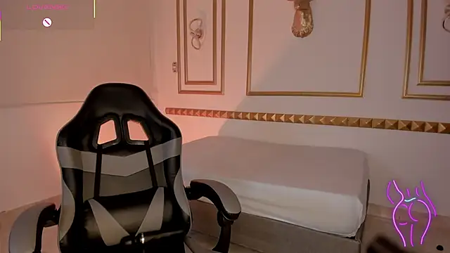 Snapshot of caro03x chatting on November 2025 02:10:01 AM caro03x online show from November 2025 02:10:01 AM