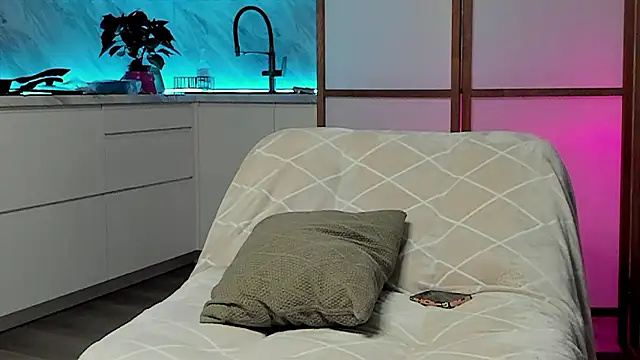 Snapshot of Devilina_V chatting on December 2024 02:44:01 PM Devilina V online show from December 2024 02:44:01 PM