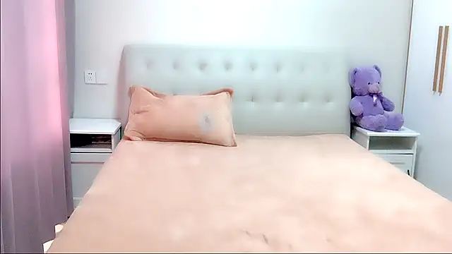 aisha123123 online show from December 2025 02:20:01 AM