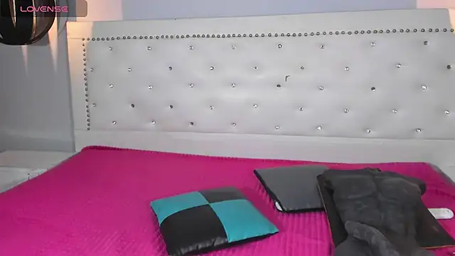 Georgis  online show from December 2024 12:19:02 PM