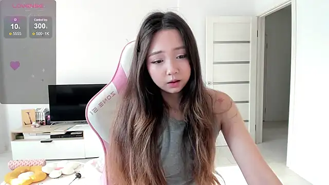 Snapshot of Fluffy_Rose chatting on July 2026 01:18:01 AM Fluffy Rose online show from July 2026 01:18:01 AM