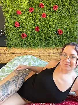 ladoucedu34 online show from October 2025 01:50:02 PM