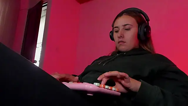 bonnie moon  online show from December 2025 09:23:02 PM