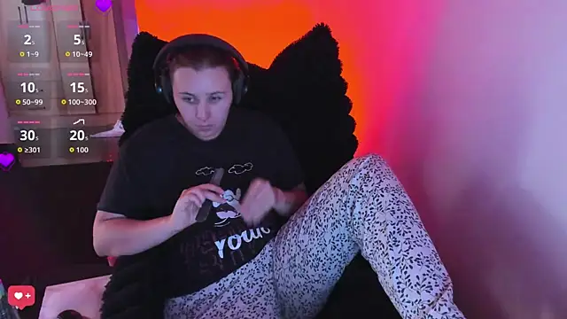 bonnie moon  online show from March 2026 08:04:01 PM