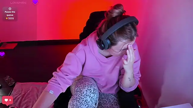 bonnie moon  online show from March 2026 08:53:01 PM