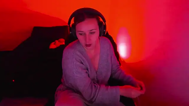 bonnie moon  online show from April 2026 09:29:02 PM