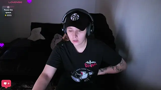 bonnie moon  online show from April 2026 09:04:01 PM