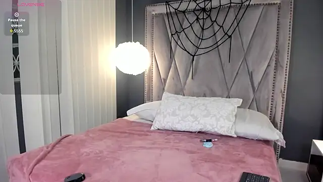 Kayla stern  online show from November 2025 07:38:01 PM