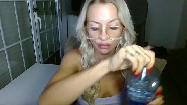 Snapshot of JuicyJanexo chatting on August 2026 04:12:02 AM JuicyJanexo online show from August 2026 04:12:02 AM