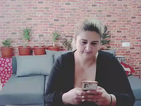 Snapshot of CoryMILF chatting on December 2024 10:13:02 AM CoryMILF online show from December 2024 10:13:02 AM