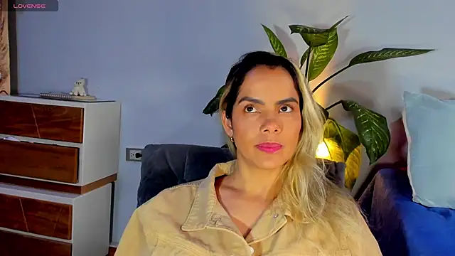 ClaraMariaMon online show from February 2025 07:44:01 PM