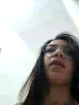 LuluzYPiero online show from December 2024 01:32:01 PM