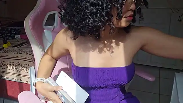 ELIZABETHFX online show from March 2025 07:21:02 PM