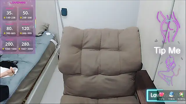 Eimile-Z online show from November 2025 11:31:02 AM