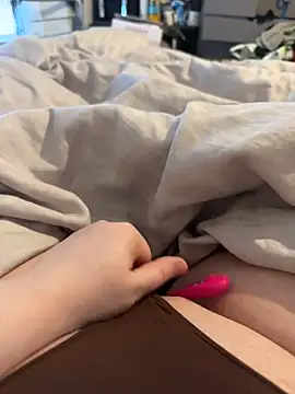 honeyyy24 online show from December 2024 12:05:02 PM