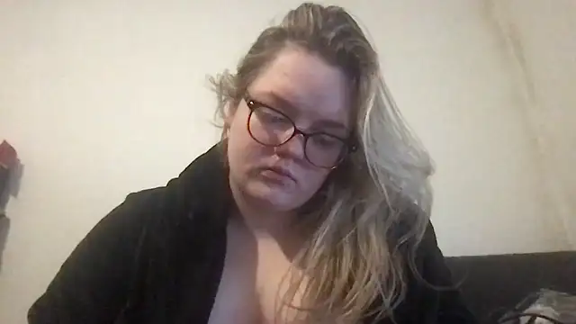 honeyyy24 online show from January 2025 12:01:02 PM