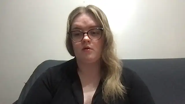 honeyyy24 online show from April 2026 09:15:01 PM