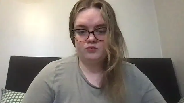 honeyyy24 online show from April 2026 03:17:01 PM