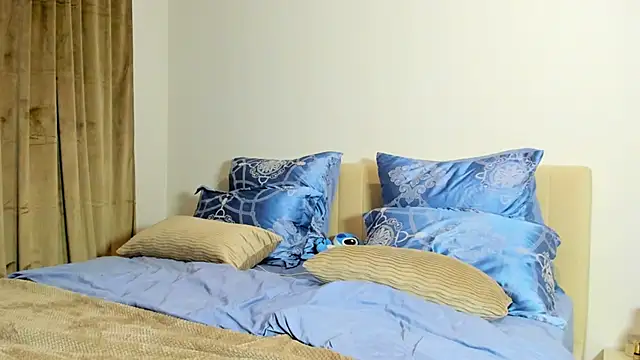 kirraa  online show from October 2025 06:54:02 PM