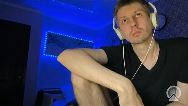 Aki-Laky online show from December 2025 07:29:02 PM