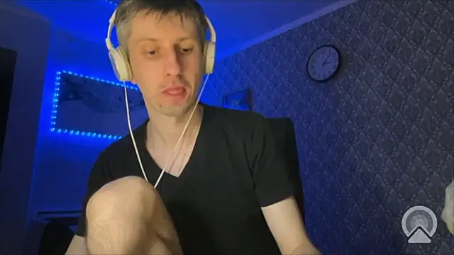 Aki-Laky online show from March 2026 10:09:01 PM