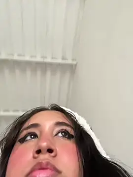 melyescobar online show from March 2025 12:11:01 PM