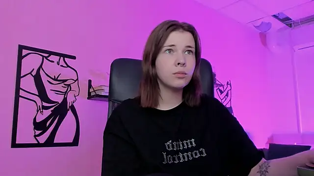 AliceSunday online show from February 2025 05:01:02 PM