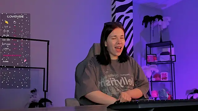 AliceSunday online show from September 2025 01:53:02 AM