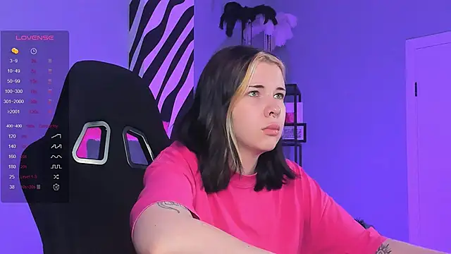 AliceSunday online show from October 2025 01:59:02 AM