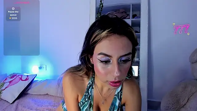 Lunadahia online show from June 2026 08:45:02 AM