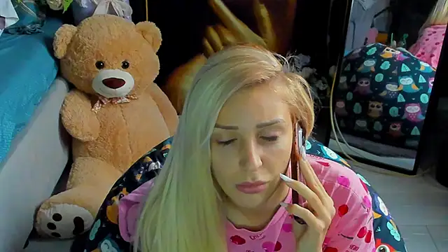 glossy blondegirl online show from November 2025 01:54:02 PM