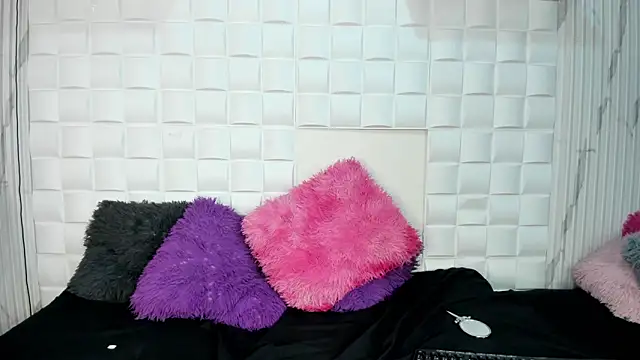 chloe moretzz  online show from December 2024 06:13:01 PM