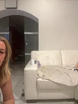 Snapshot of sissytrainz chatting on October 2025 04:31:01 AM sissytrainz online show from October 2025 04:31:01 AM