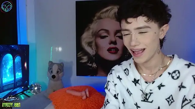 maxiy 001 online show from September 2025 03:22:01 AM