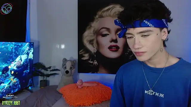 maxiy 001 online show from November 2025 03:01:02 PM