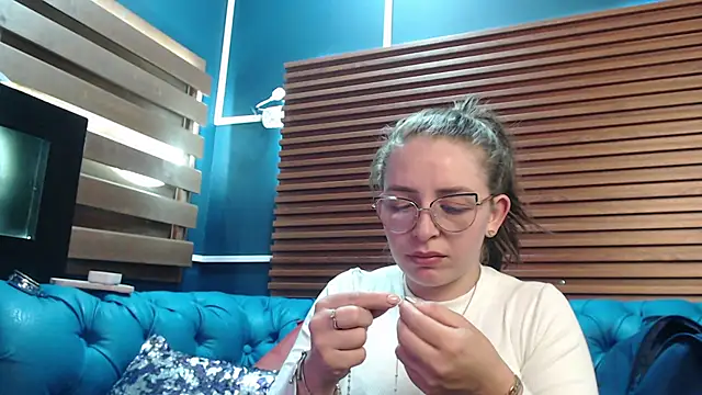  isaabellaa online show from February 2025 05:43:01 PM