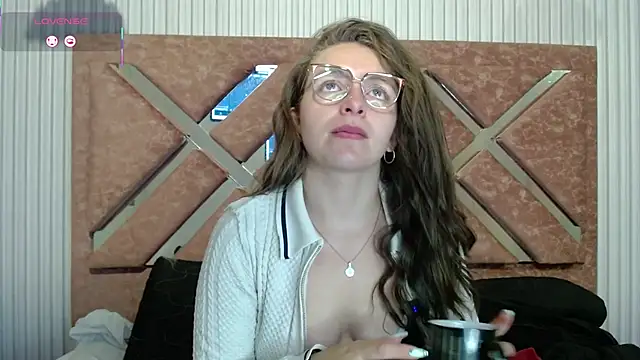 Snapshot of _isaabellaa chatting on May 2026 01:06:01 PM isaabellaa online show from May 2026 01:06:01 PM