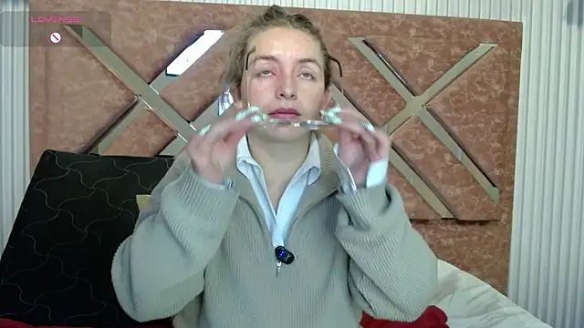 Snapshot of _isaabellaa chatting on May 2026 12:44:02 PM isaabellaa online show from May 2026 12:44:02 PM