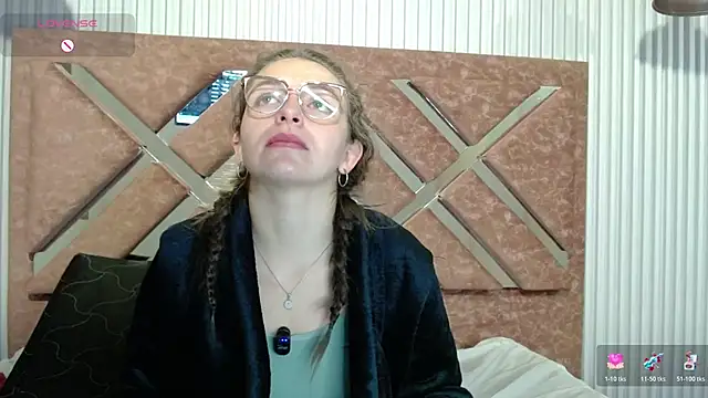 Snapshot of _isaabellaa chatting on May 2026 01:37:01 PM isaabellaa online show from May 2026 01:37:01 PM