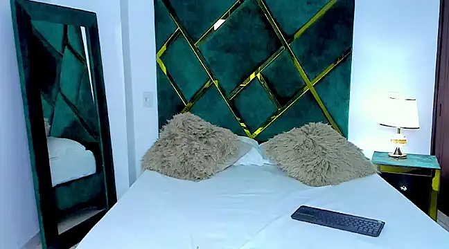 Criss Ariana online show from February 2025 11:54:02 AM