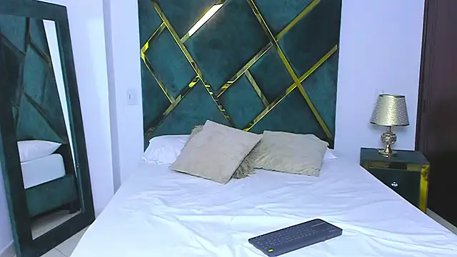 Criss Ariana online show from February 2025 05:46:02 PM