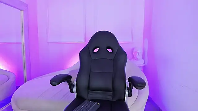 Hanna Moonlight  online show from February 2025 07:55:01 PM