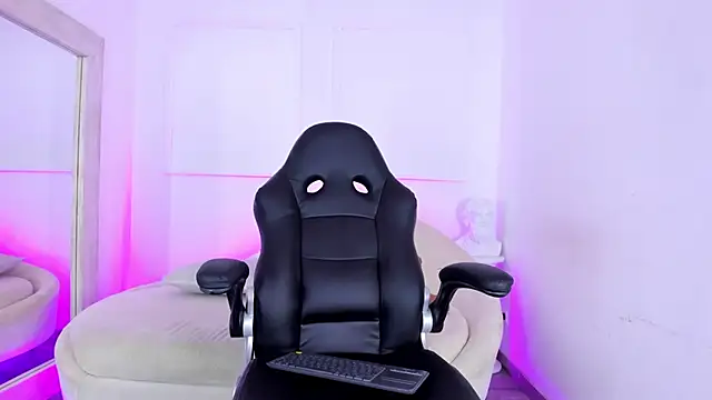 Hanna Moonlight  online show from February 2025 07:56:01 PM