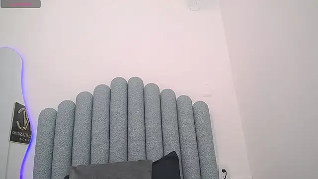 iniyalaboni online show from February 2025 12:23:02 PM