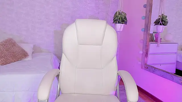 DahianaWalcott online show from December 2024 01:36:02 AM